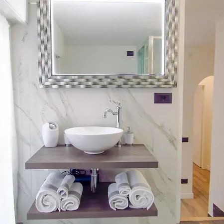 Wh - Nina - Bilocale - Centro - 1 Minuto Da Via Matteotti - Wifi * Sanremo